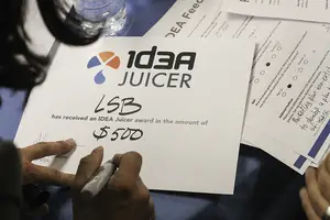 IDEA Juicer funds new startups
The amount of $500 was awarded to two startups, Lakeside Boards and Caveman Protein Muffins, last Friday at the first IDEA Juicer event of the year. At the event, students had five minutes to pitch their ideas to a panel of judges.