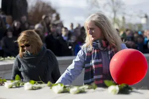 SU's annual Remembrance Week, an event to honor the victims of the Pan Am Flight 103 bombing over Lockerbie, Scotland, was capped off with a rose laying ceremony on Friday. 