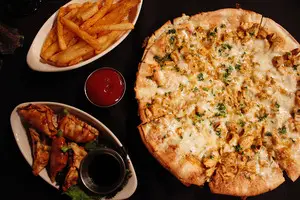 The pizza offered at Dolce Vita has a light and crispy crust with a creamy and spicy Cajun sauce, it is hard to eat as it crumbles easily. 