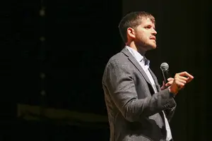 Brandon Stanton of the popular photo blog Humans of New York spoke Monday night in Goldstein Auditorium as part of a collaboration between University Union and the University Lectures series
