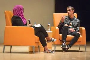Antoni Porowski was joined by SU Student Association President Ghufran Salih for a moderated discussion following the cooking demonstration, where Porowski prepared a salad and vinaigrette.
