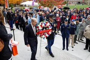 Syracuse University alumni participate in the presentation of the wreath to honor soldiers who have died in service.
