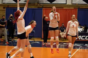 After jumping out to a 2-1 lead, Syracuse dropped the fourth set before recovering to defeat Pittsburgh.