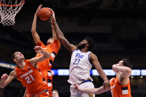 Syracuse blew its chance at sweeping Pittsburgh with a poor second-half performance. 