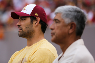Mark Sanchez and his father watch on the Trojan sideline.
