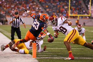 Syracuse Orange running back Prince-Tyson Gulley #23 dives for a touchdown in the second half. 