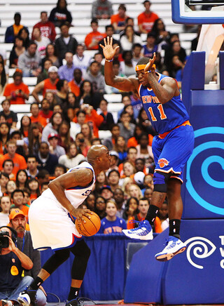 Ronnie Brewer of the New York Knicks jumps to block a pass. 