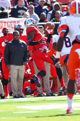 Rutgers wide receiver Brandon Coleman makes a one-handed catch with Syracuse cornerback Keon Lyn (8) in tight coverage.