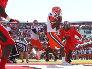 Syracuse wide receiver Marcus Sales hauls in a two-point conversion in the fourth quarter, cutting Rutgers' lead to 23-15.