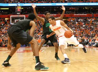 Michael Carter-Williams cuts past Eric Atkins and Jerian Grant in Syracuse's 63-47 win over the Irish. The victory puts SU in sole possession of the top spot in the Big East.