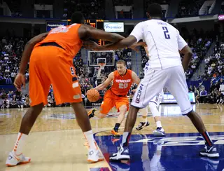 Syracuse shooting guard drives into the paint towards the basket.