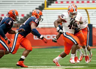 Syracuse running back Jerome Smith sprints away from a pair of defenders.