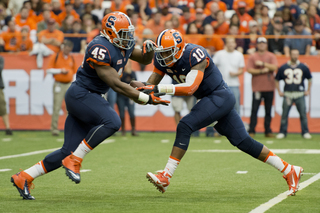 Syracuse running back Jerome Smith takes a handoff from Hunt.