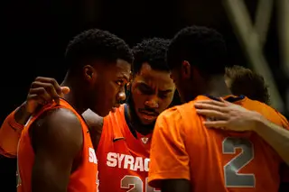 Syracuse huddles together as the team falls farther behind Duke.