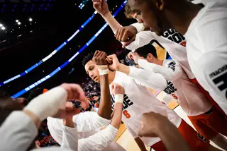 Syracuse players huddle before the game. SU had a 38 percent chance to win, according to Kenpom.com.