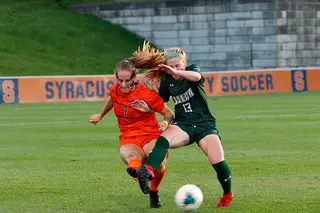 Bennett tries to gain possession of the ball in the match against Siena.
