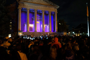 Hundreds of SU students gathered outside Hendricks Chapel on Wednesday evening for a candlelit vigil. The vigil honored the lives lost in the Hamas attacks against Israel and encouraged solidarity.