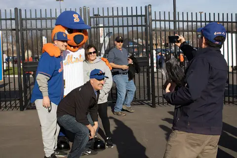 Gallery: Syracuse Mets' fans pack NBT Bank Stadium for Opening Day - The  Daily Orange
